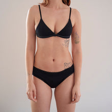 Cargar imagen en el visor de la galería, PANTY MENSTRUAL REUTILIZABLE
